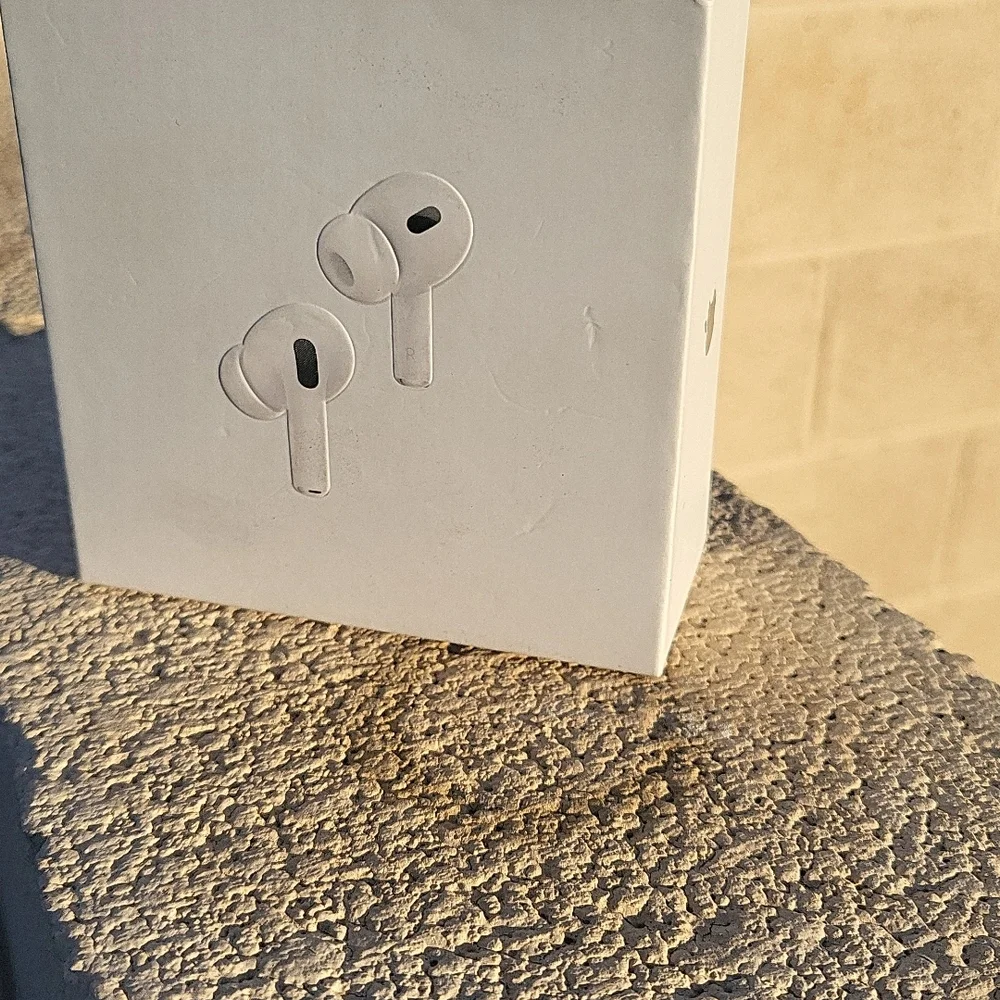 Apple White Wireless Earbuds